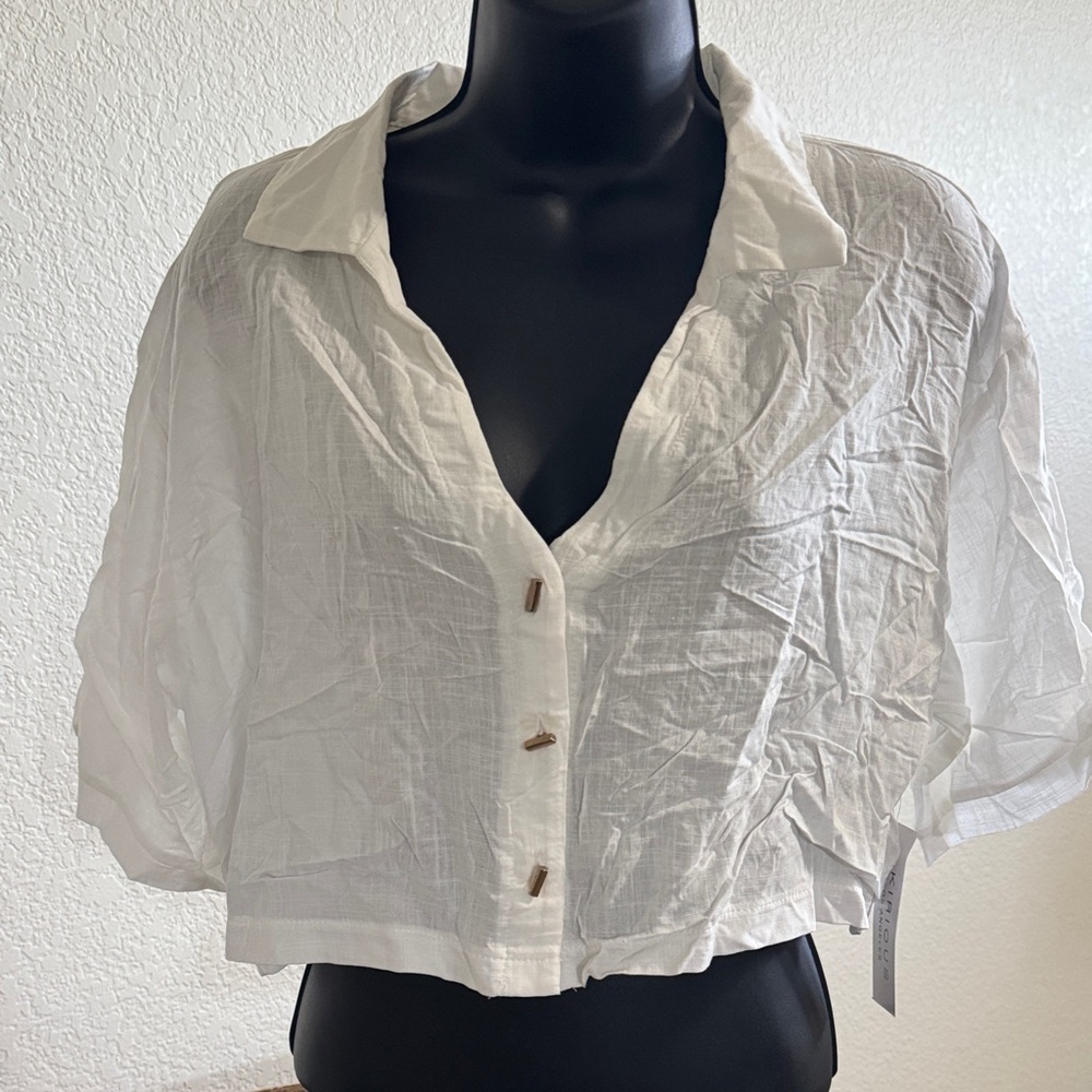 Kirious LA White Linen Blend Cropped Shirt with Gold Buttons - Size Large